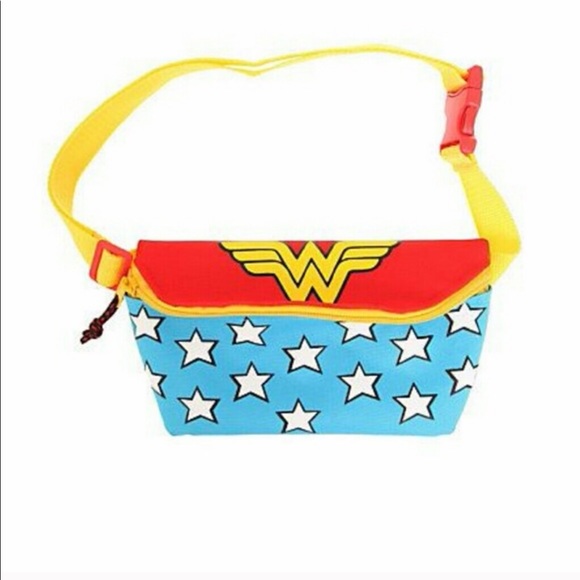 DC Comics Handbags - DC Comics Wonder Woman Fanny Pack